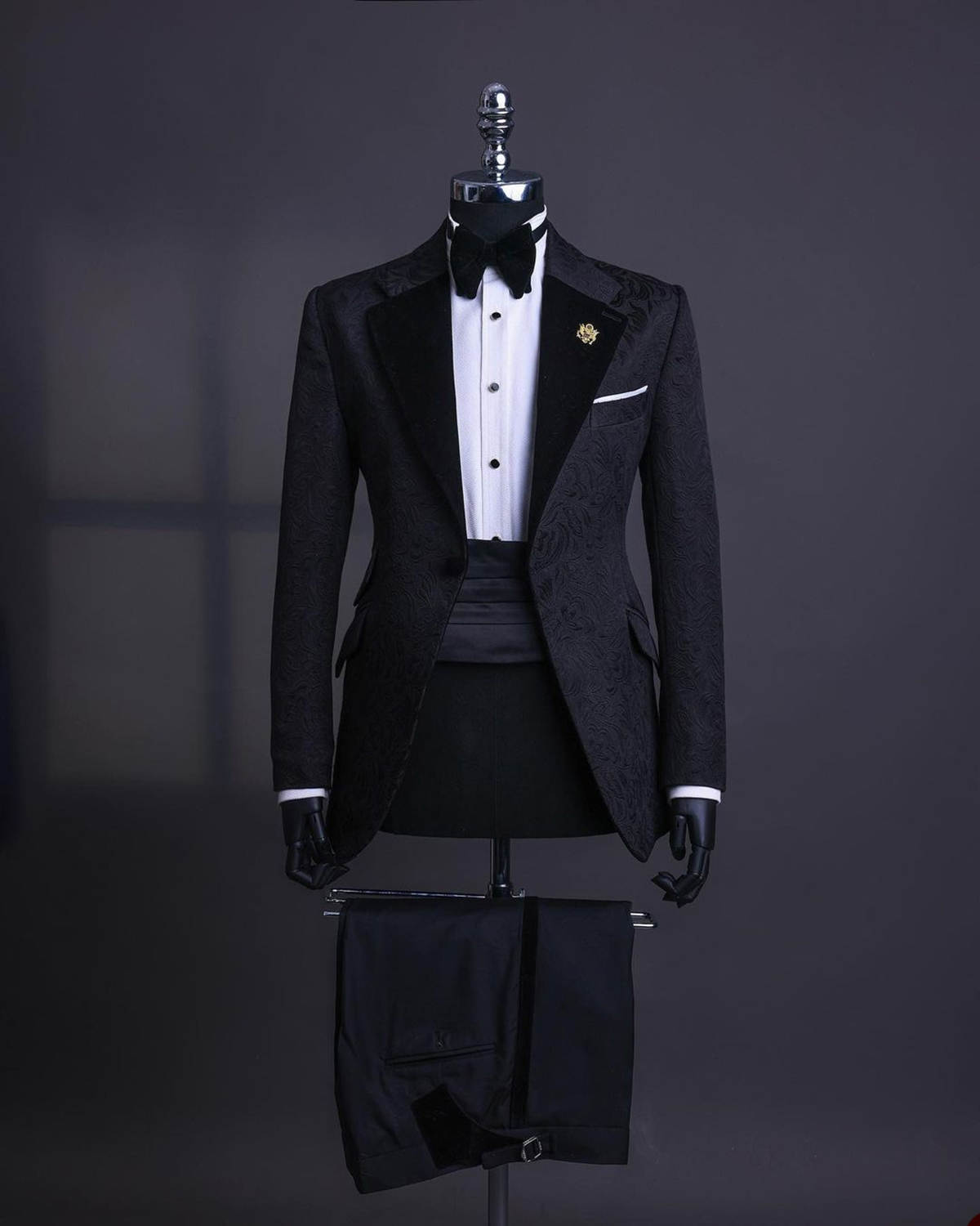 Men's Black Jacquard Tuxedo Suit with Velvet Shawl Lapel, Slim Formal 2-Piece Suit for Groom Wedding Hosting