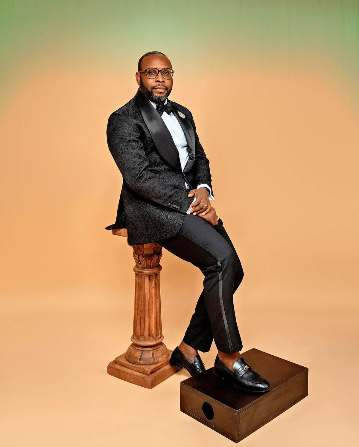 Men's Black Embossed Jacquard Tuxedo Suit, Satin Shawl Lapel Slim Formal Blazer & Trousers for Groom Hosting Banquet