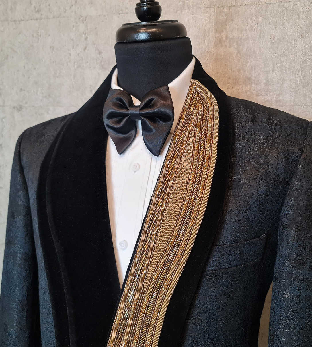 Men's Black Textured Jacquard Tuxedo Jacket with Scalloped Velvet Shawl Lapel, Gold & Black Handmade Fringe Rhinestone Formal Blazer for Wedding Stage Show