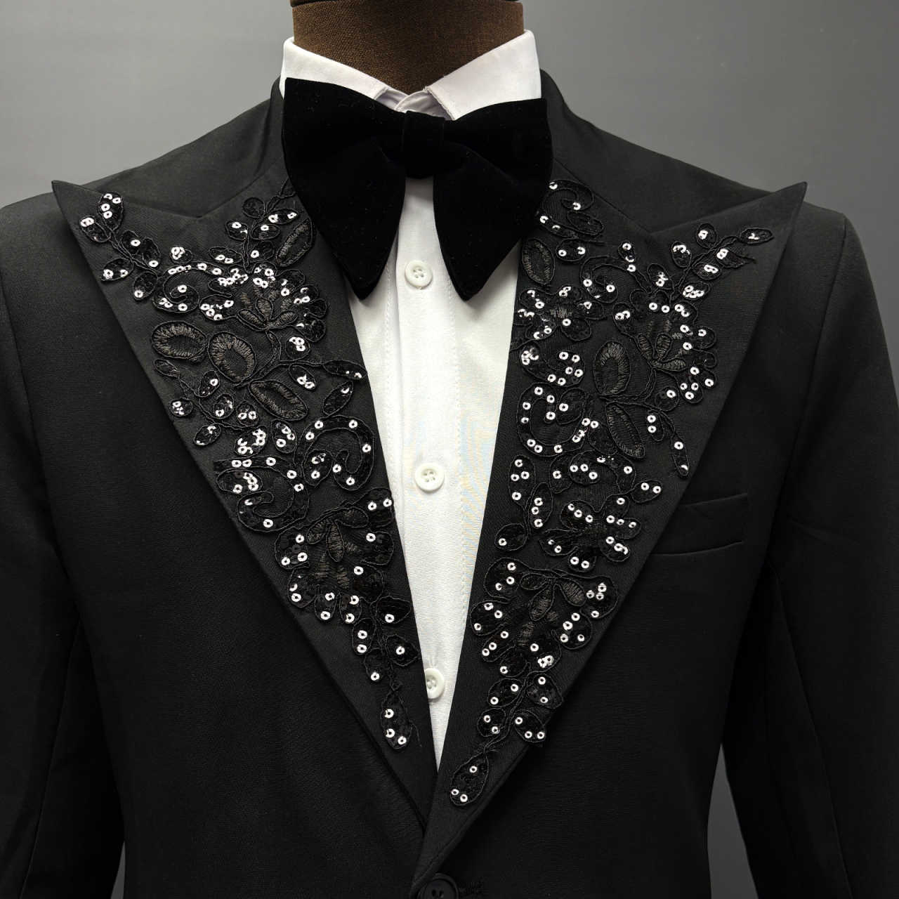 Men's Long Train Tuxedo 3-Piece Suit, Rhinestone Peak Lapel Slim Tailcoat for Groom Wedding Stage Show