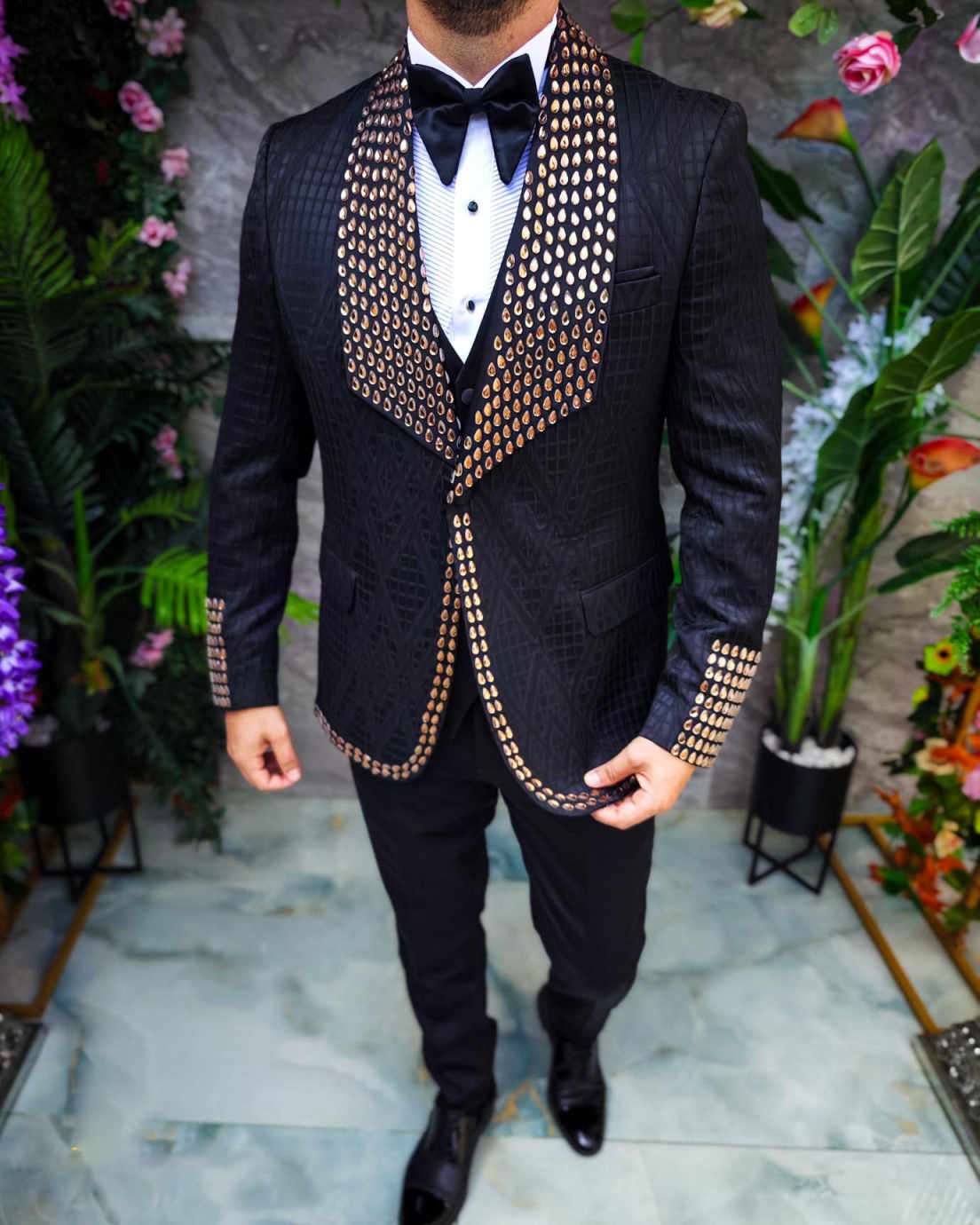 Men's Black Croc Texture Tuxedo Suit, Shawl Lapel Cuffs Hem Fully Decorated Gold Teardrop Beads Slim Formal Outfit for Groom Stage Show