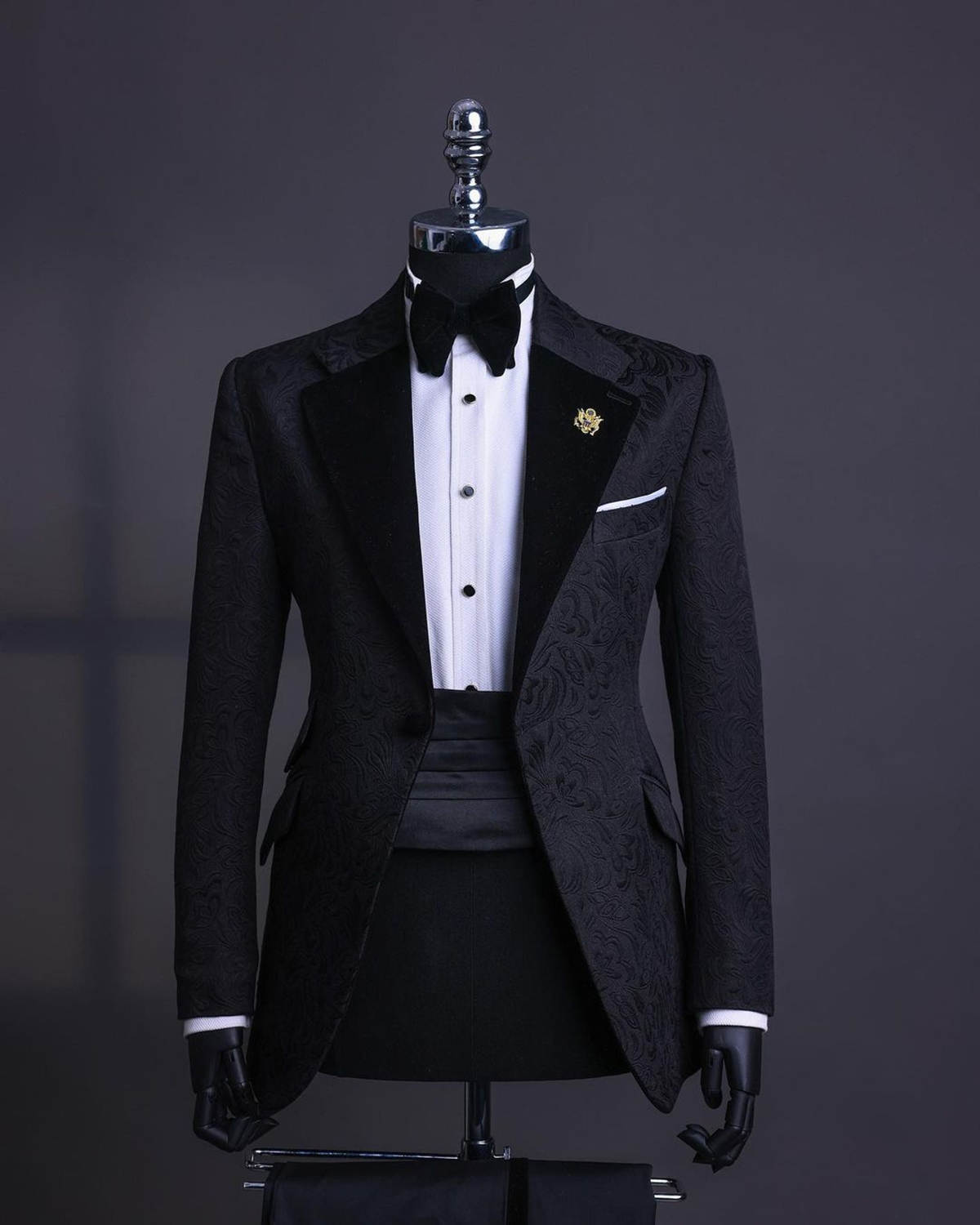 Men's Black Jacquard Tuxedo Suit with Velvet Shawl Lapel, Slim Formal 2-Piece Suit for Groom Wedding Hosting