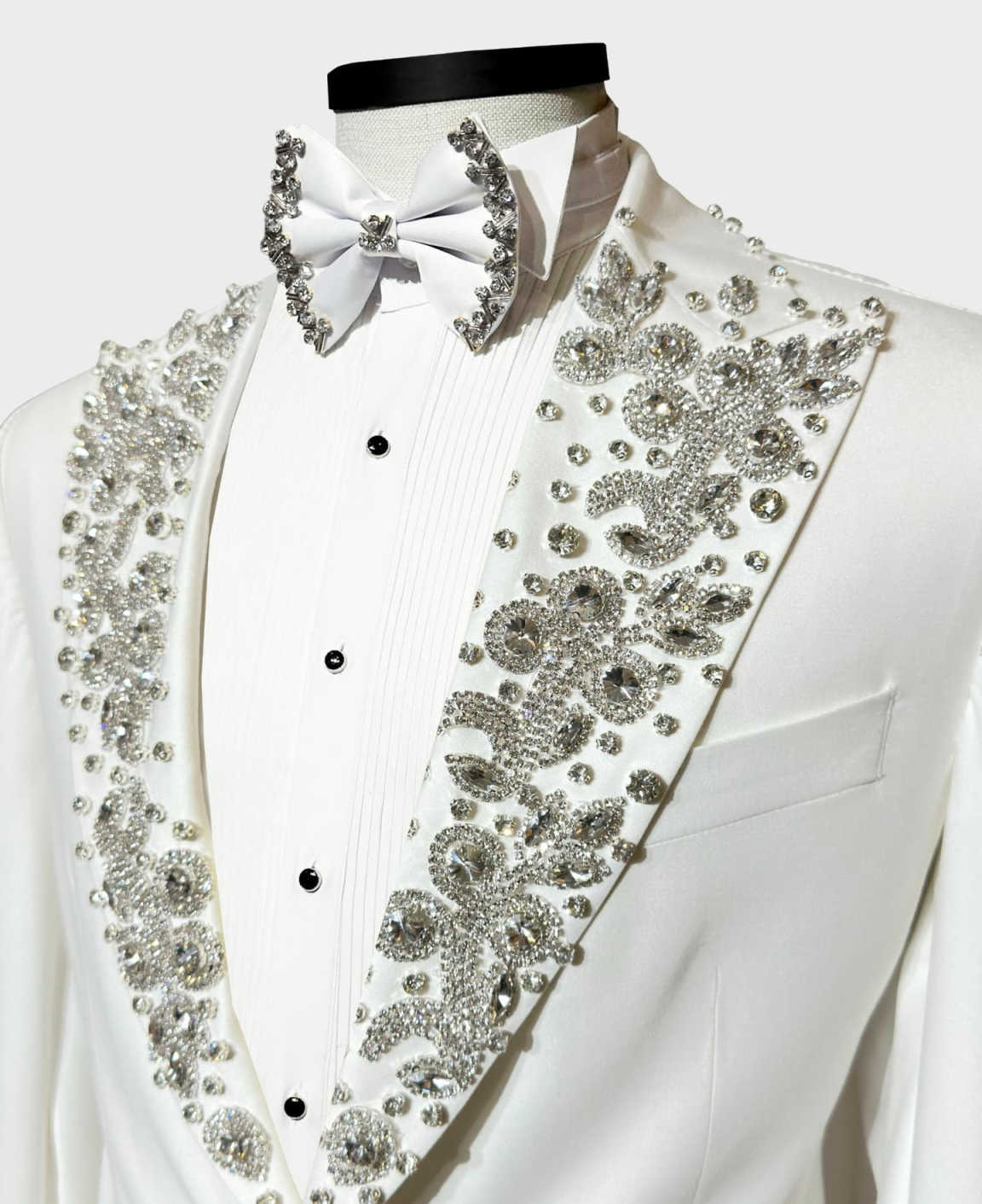 Men's 2-Piece White Cape Tuxedo Suit, Deep V Shawl Lapel Fully Crystal Rhinestones Flowing Long Cloak For Wedding Singer Stage Performance