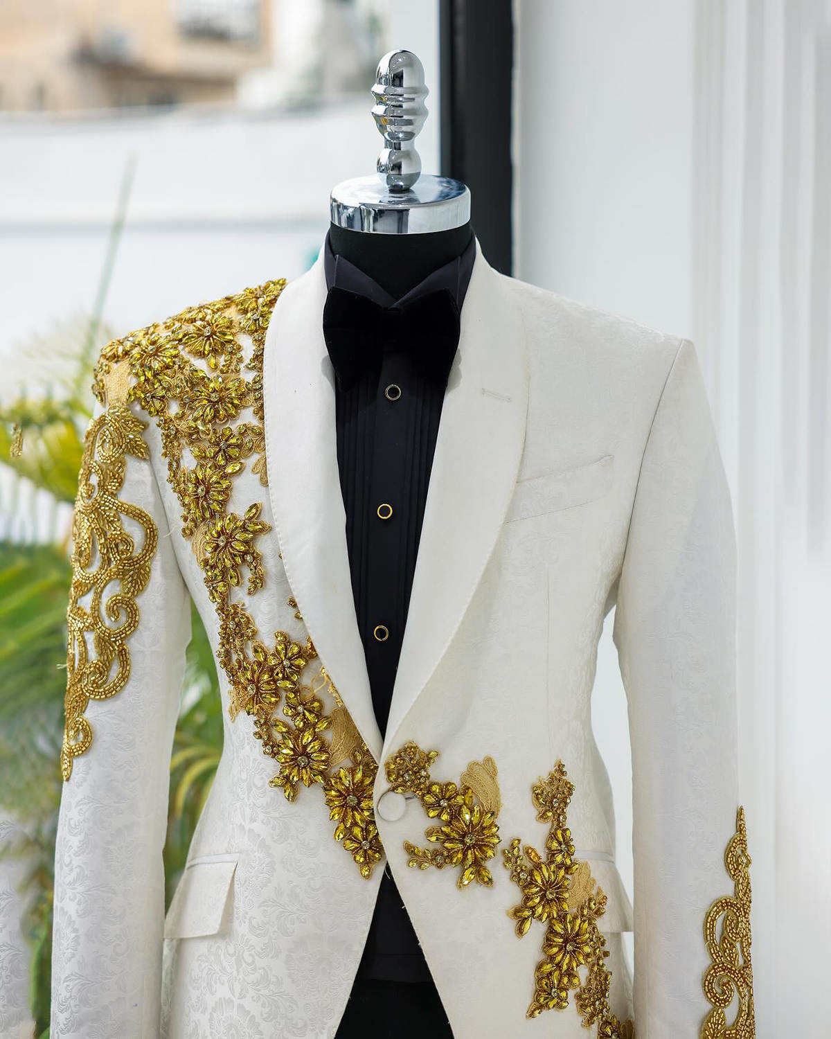 Men's Slim White Jacquard Tuxedo with Gilded Floral Beading | Formal Suit for Groom Wedding Stage Hosting