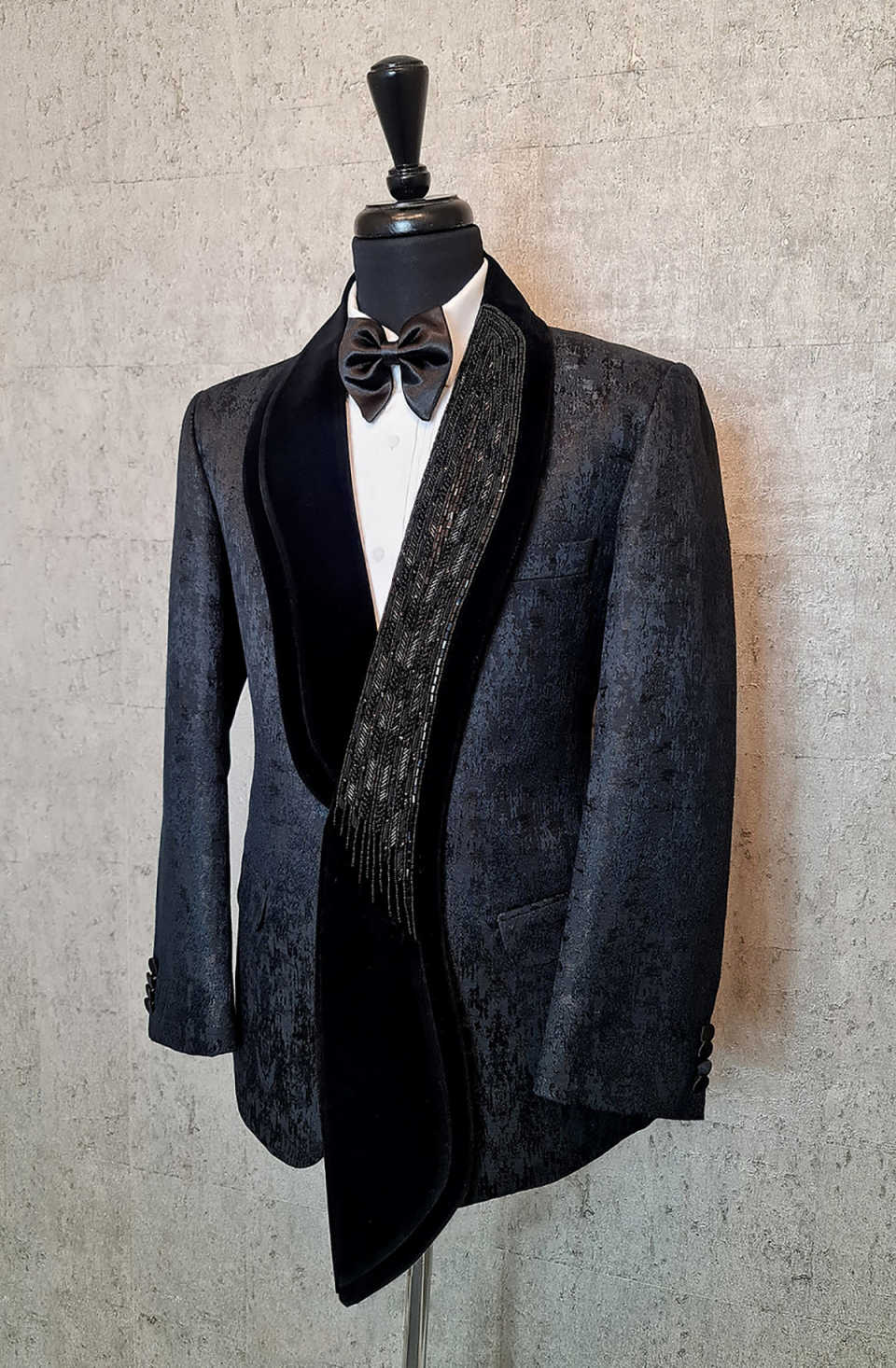 Men's Black Textured Jacquard Tuxedo Jacket with Scalloped Velvet Shawl Lapel, Gold & Black Handmade Fringe Rhinestone Formal Blazer for Wedding Stage Show