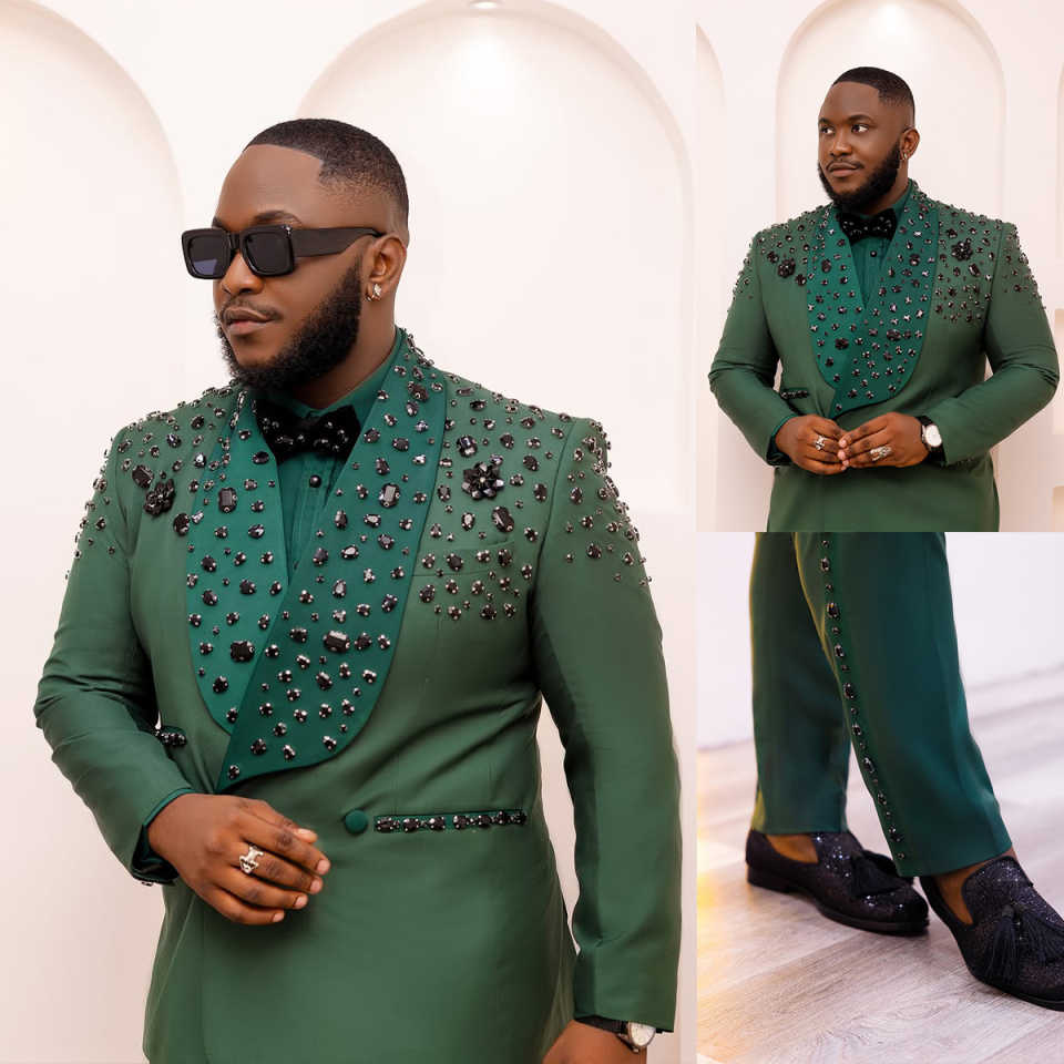 Men's Emerald Green & Black Tuxedo Jacket with Full Black Rhinestone Shawl Lapel, Single Button Slim Formal Blazer for Singer Wedding Stage Show