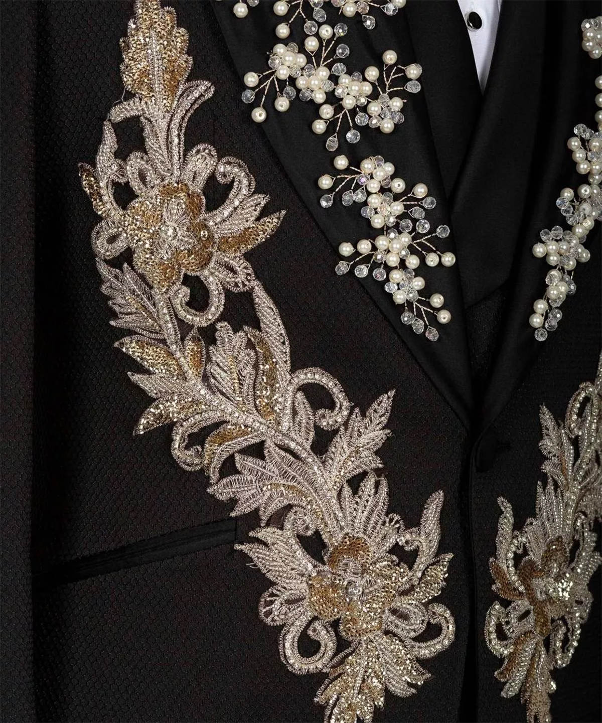 Men's Black Tuxedo with Flower Applique Beaded Tuxedo Slim Fit Shawl Lapel Blazer for Dinner Prom Wedding