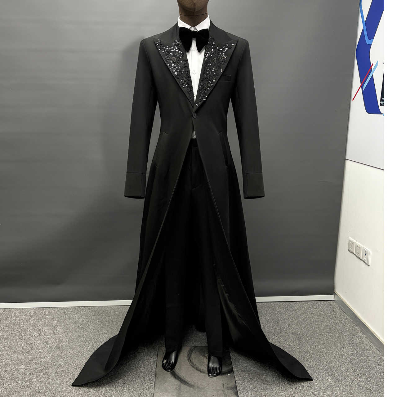 Men's Long Train Tuxedo 3-Piece Suit, Rhinestone Peak Lapel Slim Tailcoat for Groom Wedding Stage Show