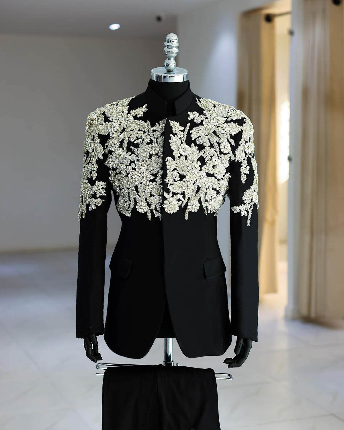 Men's Mandarin Collar Luxury Hand Beaded Floral Embroidered Tuxedo Wedding Suit Jacket
