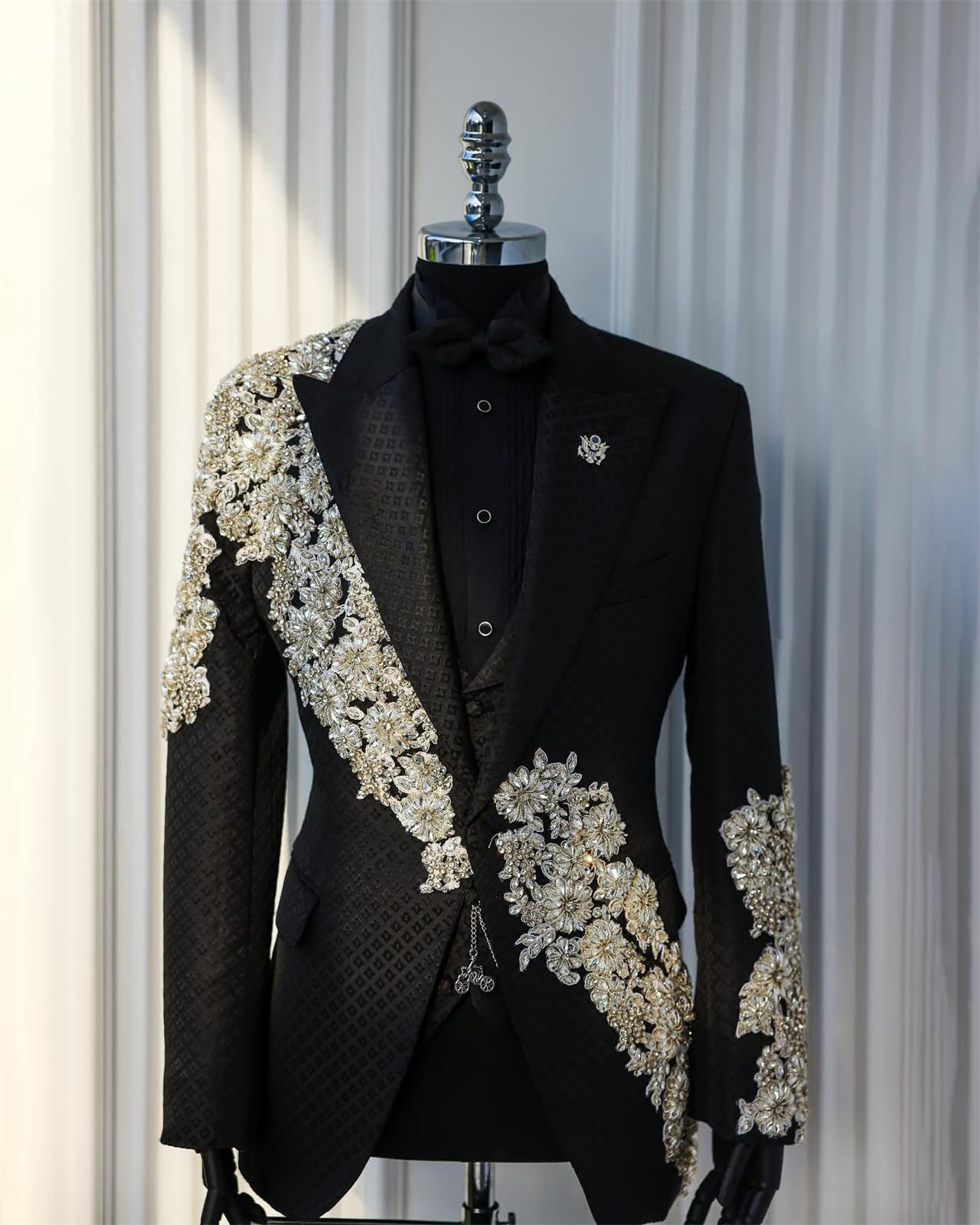 Men's 2-Piece Beaded Floral Sequin Tuxedo Suit - Black