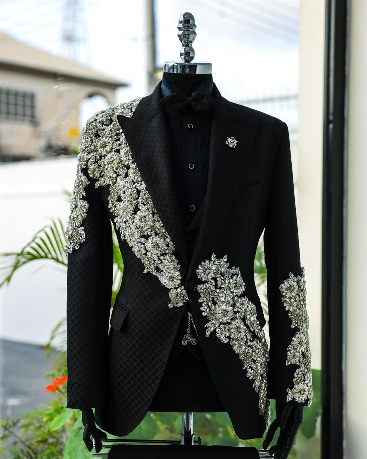 Men's 2-Piece Beaded Floral Sequin Tuxedo Suit - Black