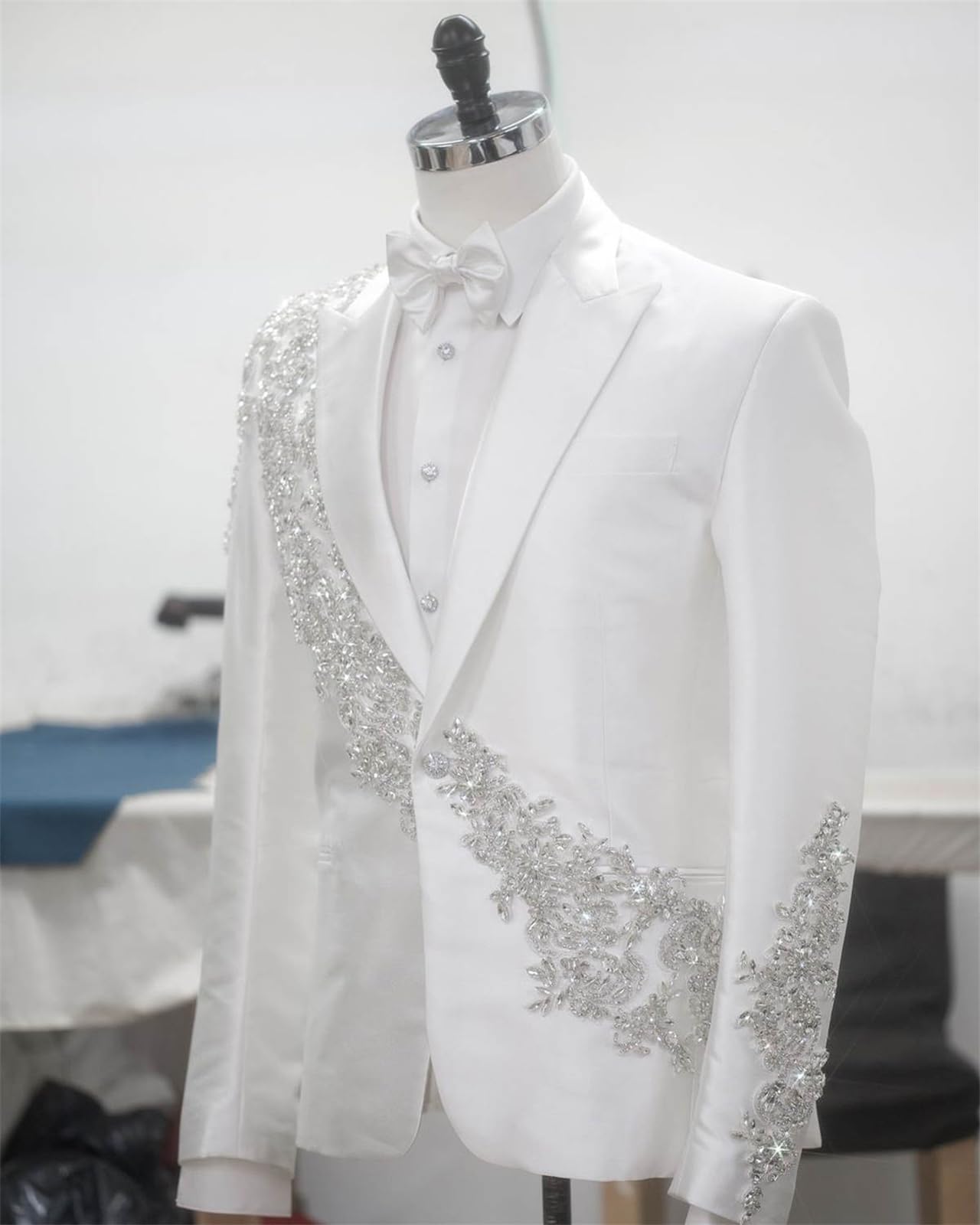 Men's 2-Piece Diamond Floral Applique Tuxedo Suit