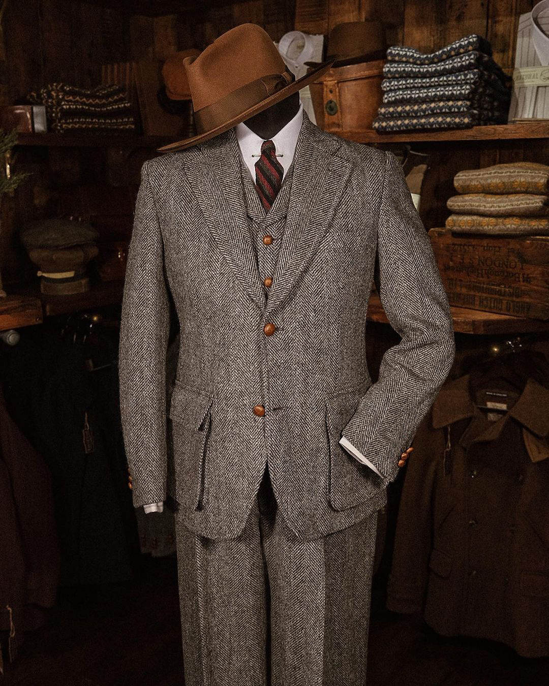 Men's Vintage Grey Herringbone Tweed 3 Piece Suit Wood Buttons Wide Notch Lapel